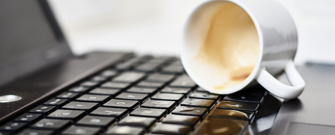 ordenador portátil mojado